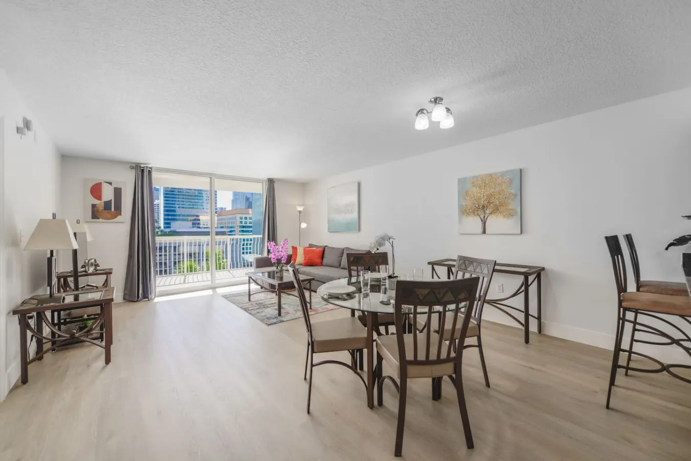 Great Apt in Brickell Condo + Balcony/Free Parking 4