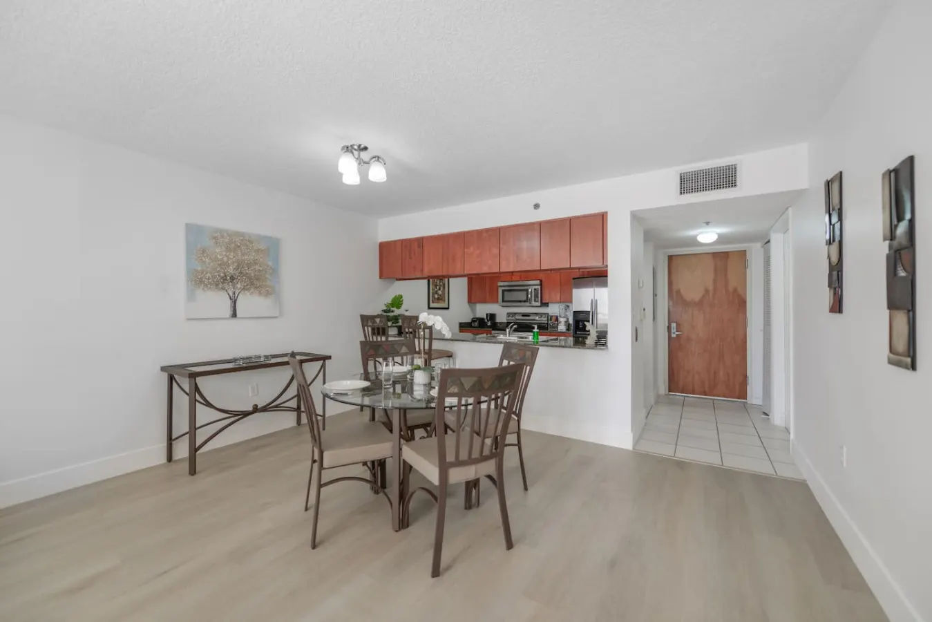 Great Apt in Brickell Condo + Balcony/Free Parking 7