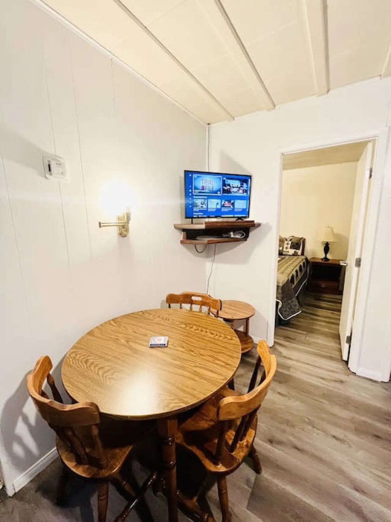 Rustic Woodsy Cabin 3 & Kitchen 15
