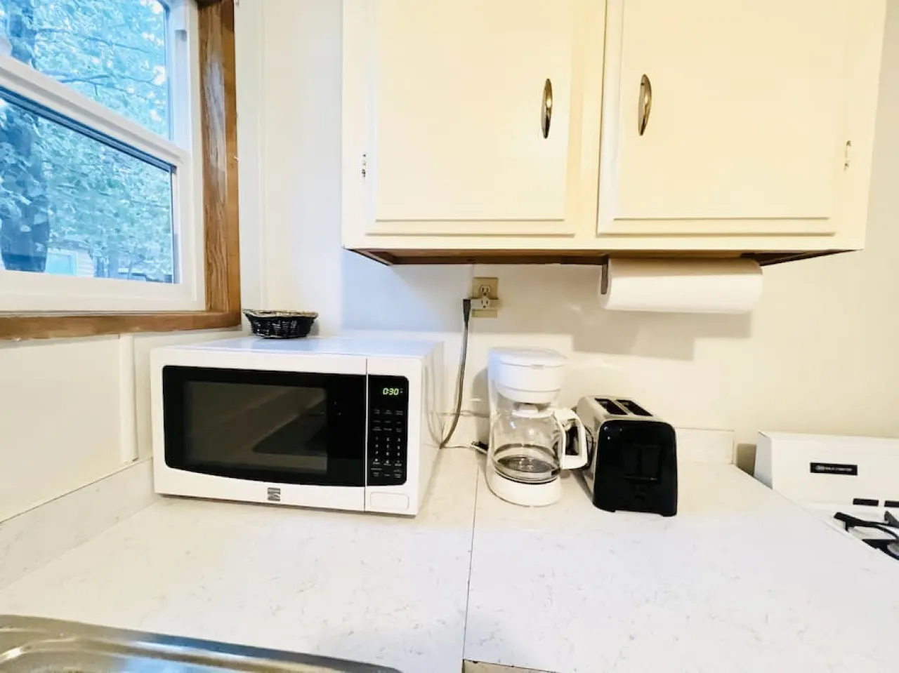 Rustic Woodsy Cabin 3 & Kitchen 17