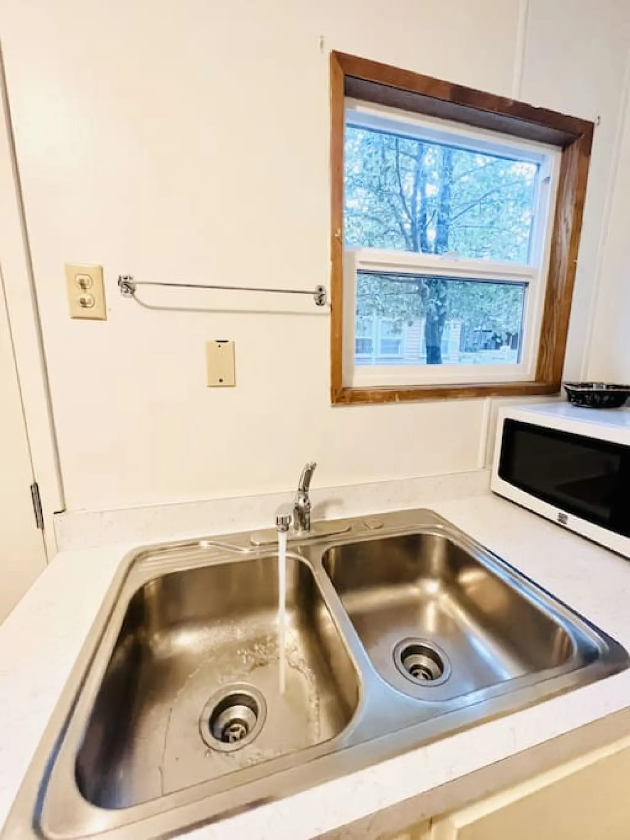 Rustic Woodsy Cabin 3 & Kitchen 18