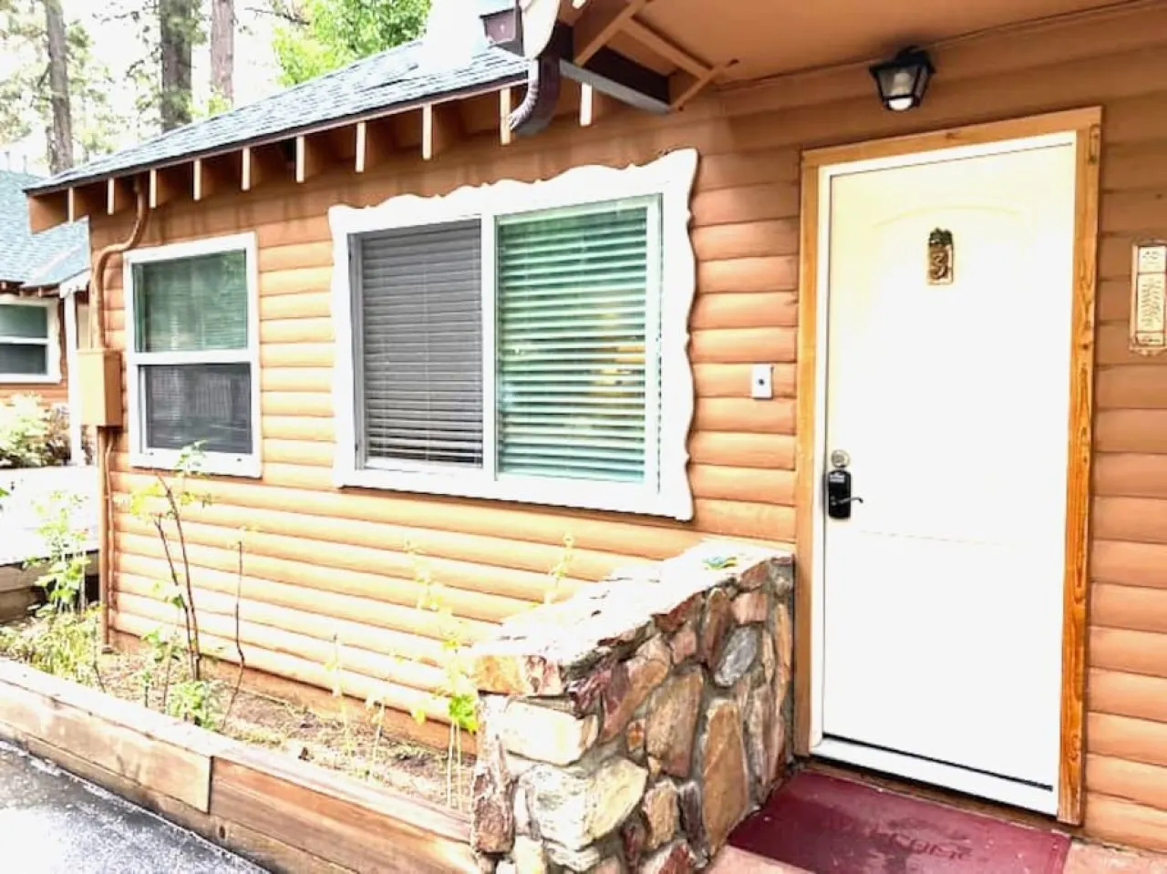 Rustic Woodsy Cabin 3 & Kitchen — photo 3