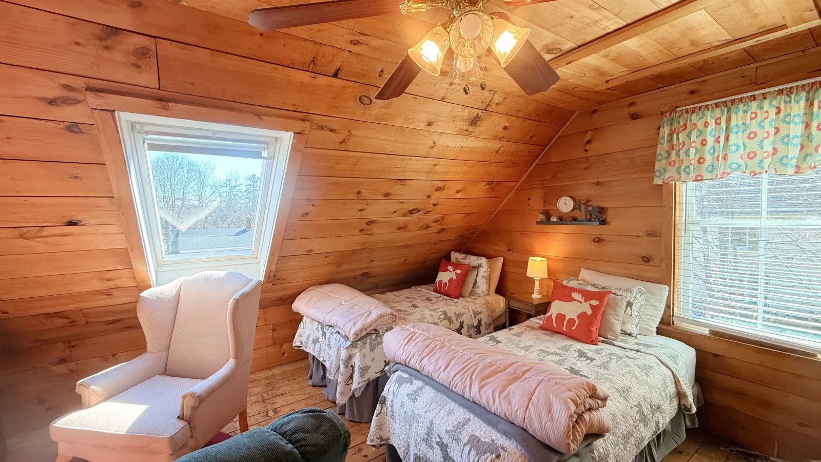 The Pritham House Pet-Friendly, Public Beach & Dining 10