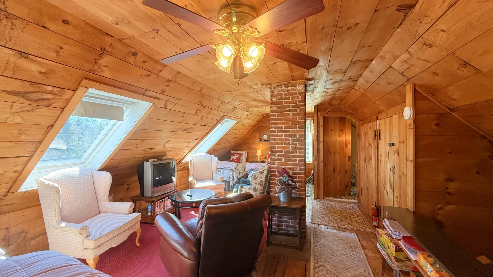The Pritham House Pet-Friendly, Public Beach & Dining 11