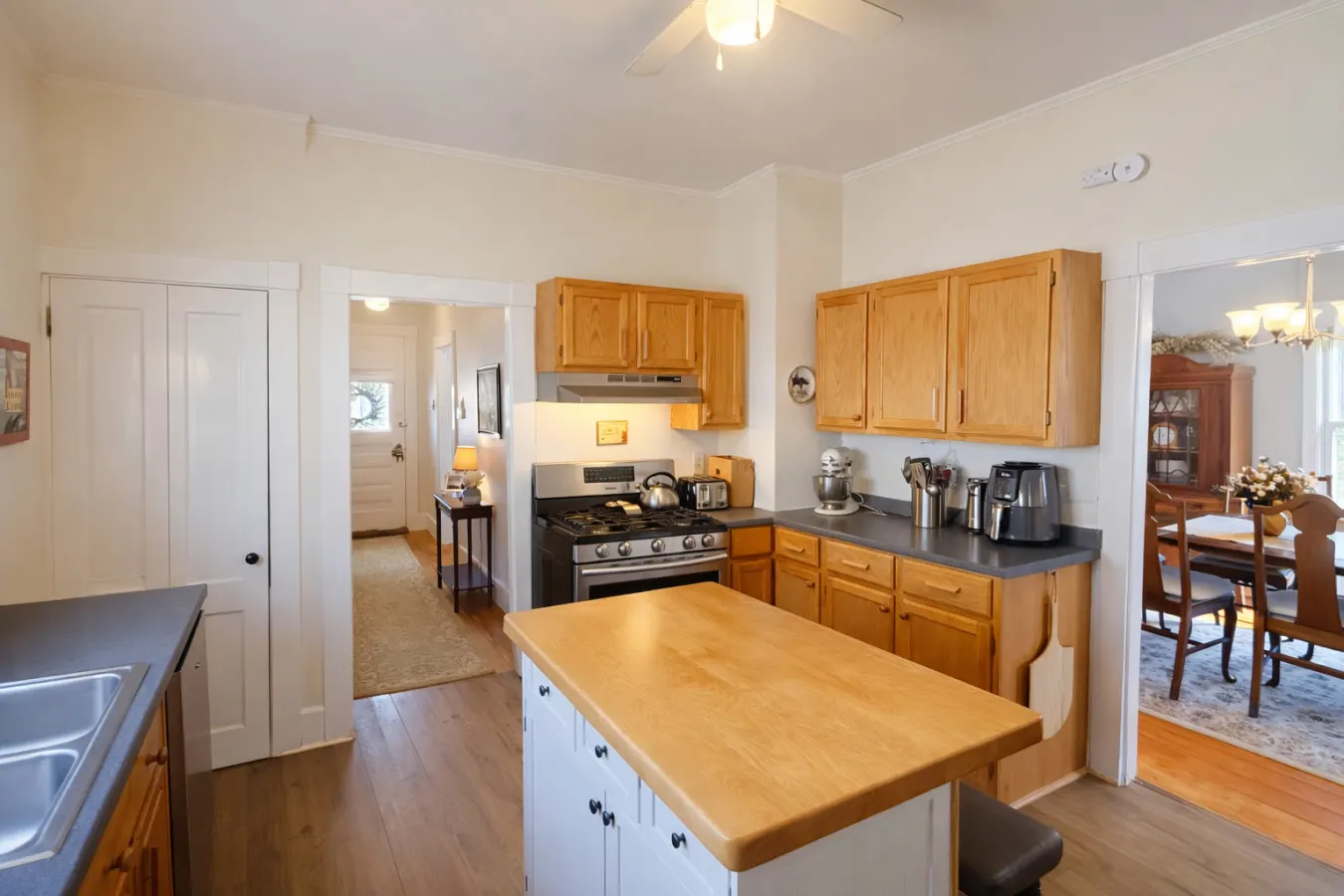 The Pritham House | Pet-Friendly, Public Beach & Dining — photo 4