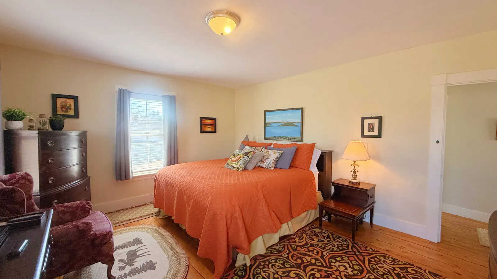 The Pritham House Pet-Friendly, Public Beach & Dining 7