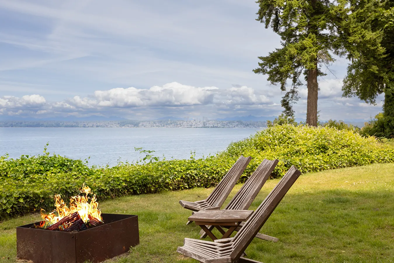 Peaceful Beachfront Getaway with Sweeping Water Views — photo 2
