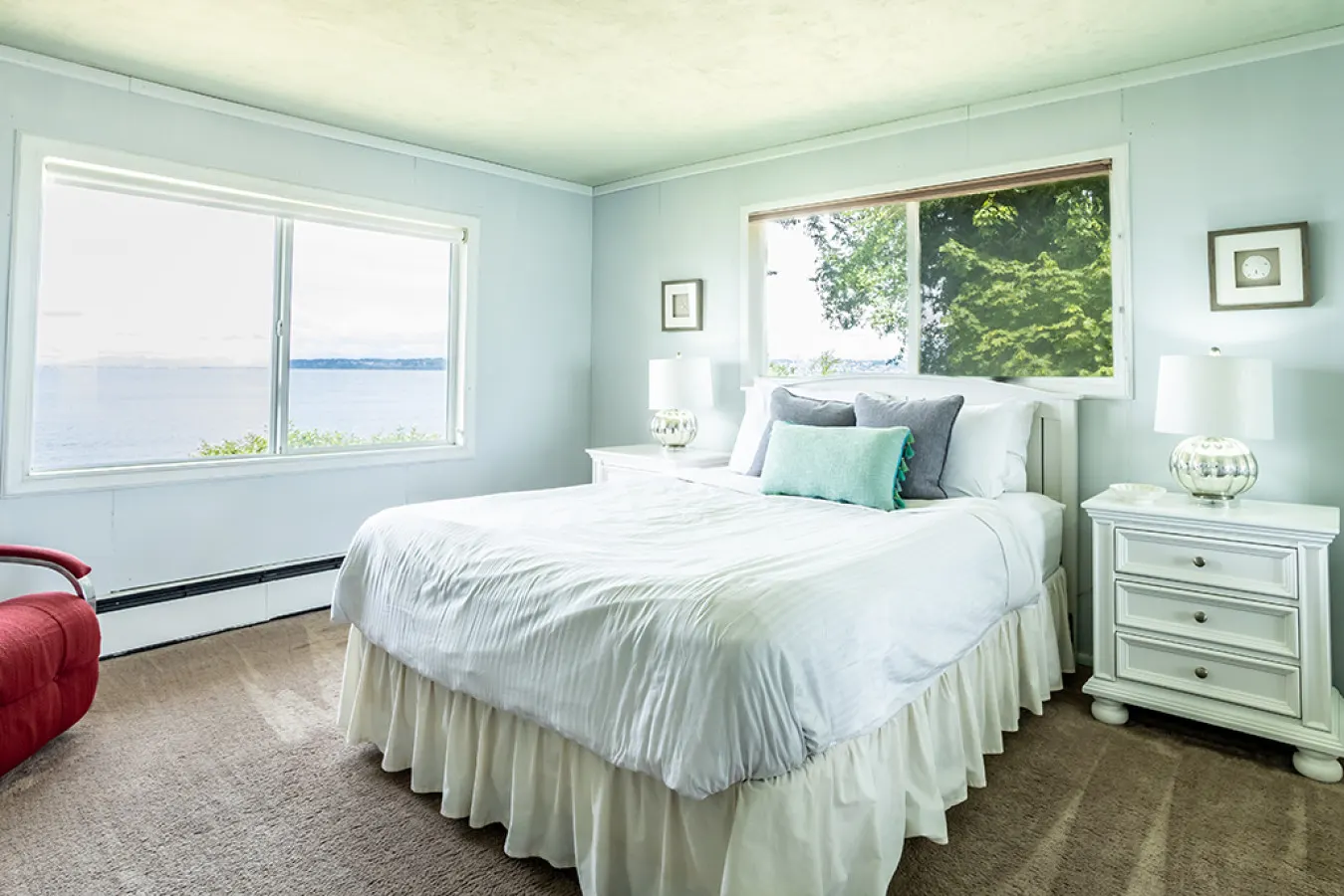 Peaceful Beachfront Getaway with Sweeping Water Views — photo 5