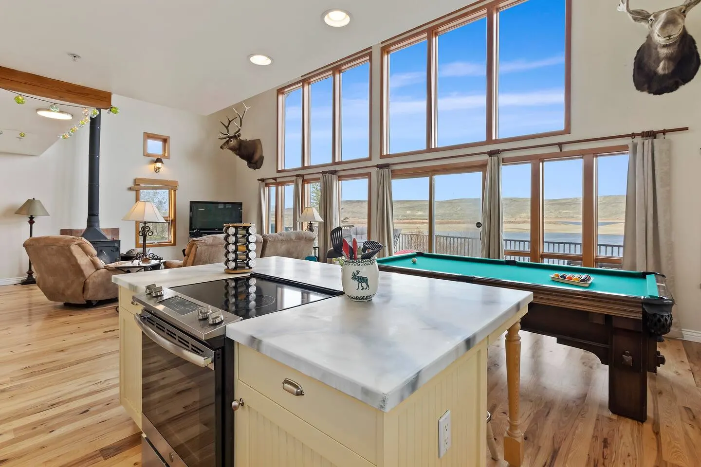 Waterfront Retreat | Pool Table | Stunning Views — photo 2