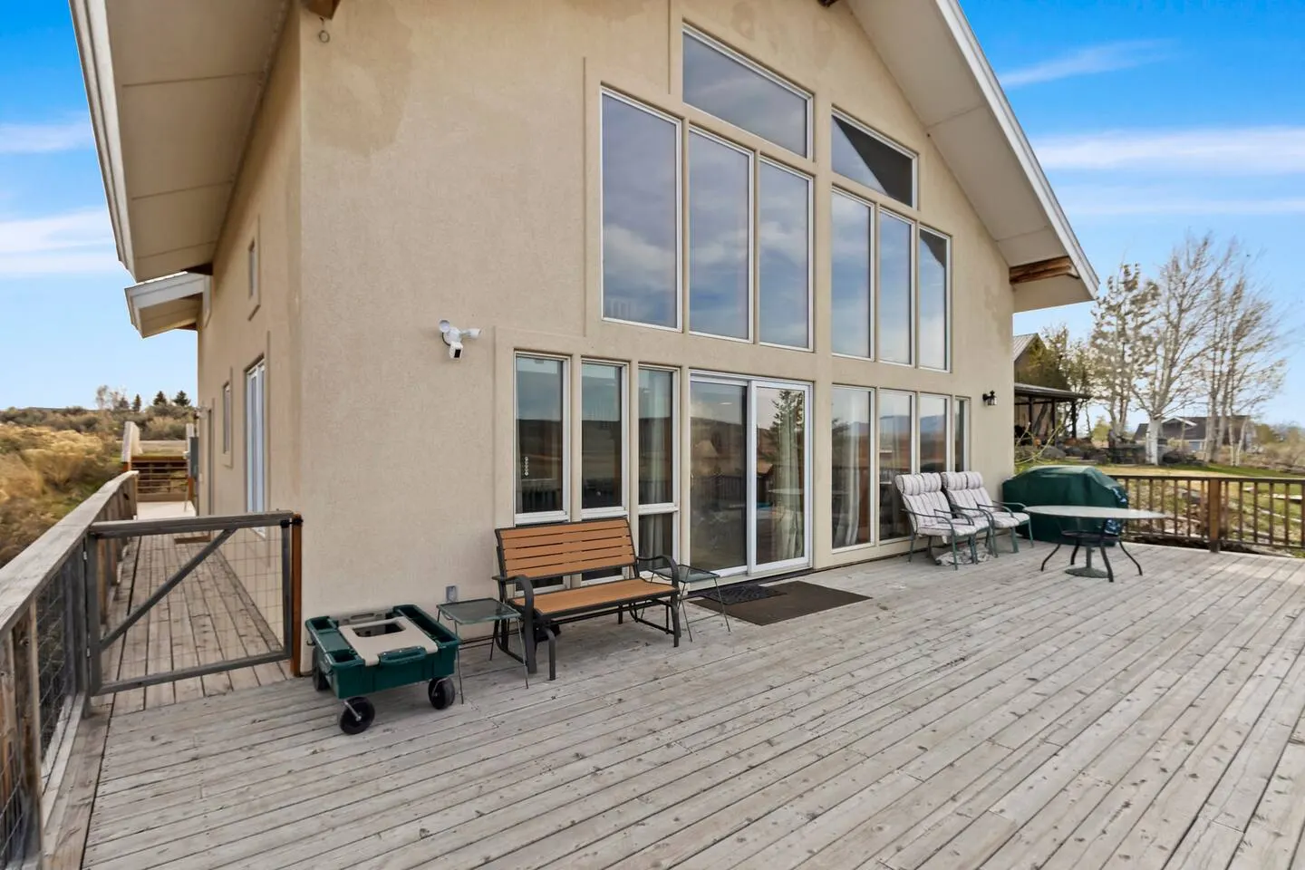 Waterfront Retreat Pool Table Stunning Views 20