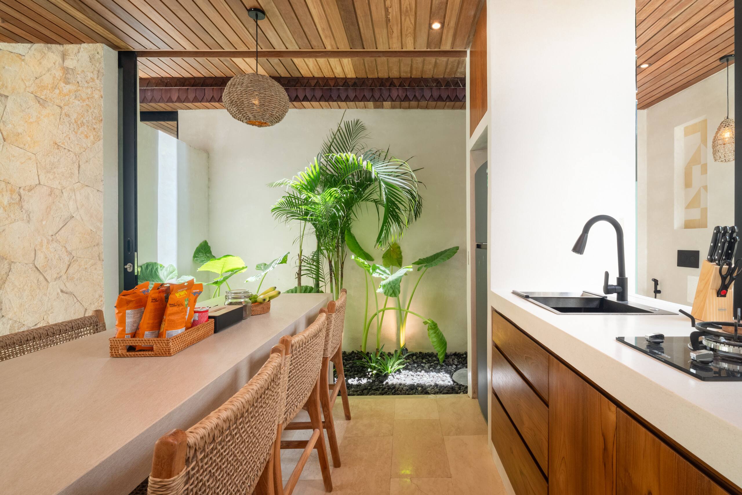 Ventara – Romantic Tropical Escape Near the Beach 17