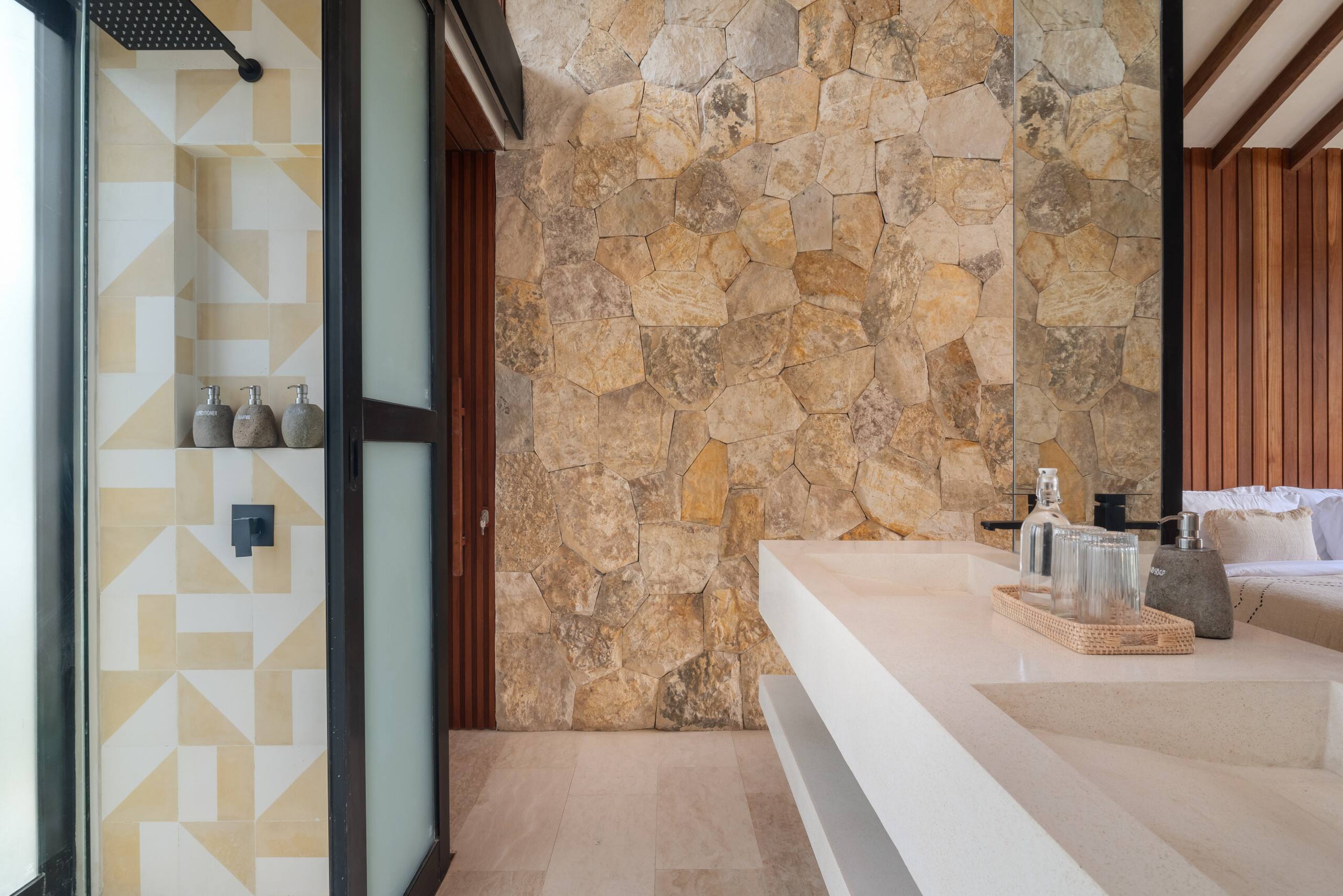 Ventara – Romantic Tropical Escape Near the Beach 27