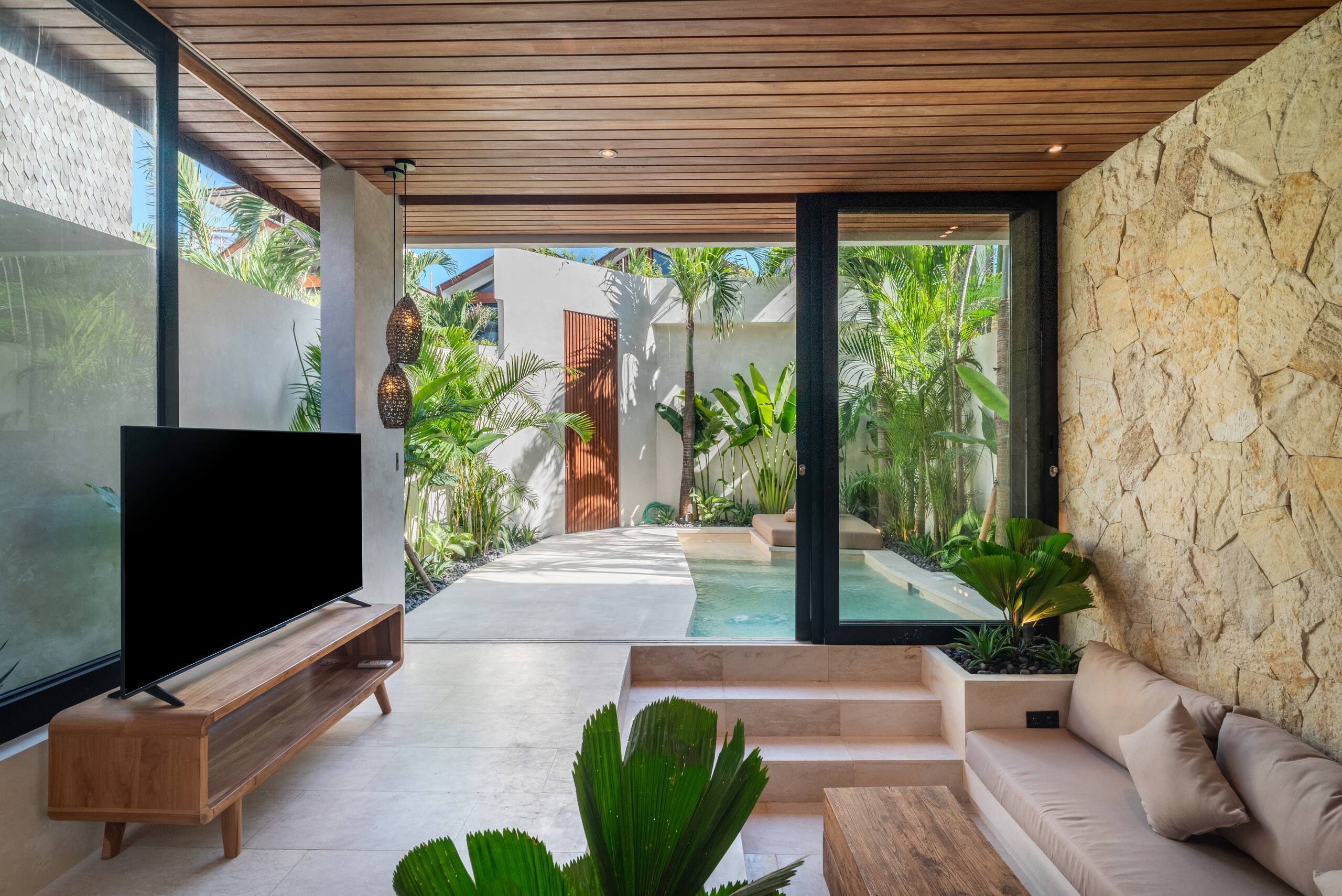 Ventara – Romantic Tropical Escape Near the Beach 13