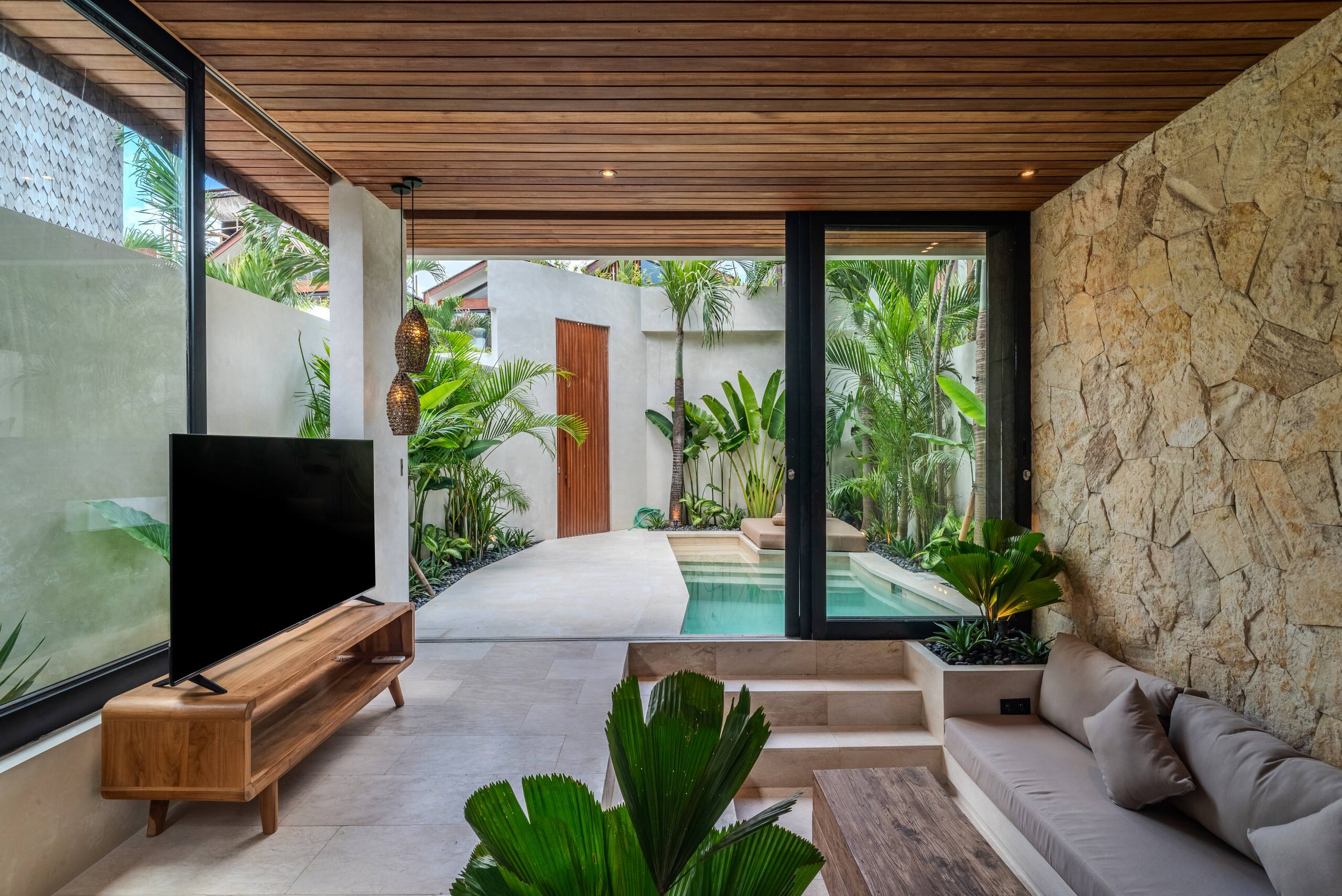 Ventara – Romantic Tropical Escape Near the Beach 12
