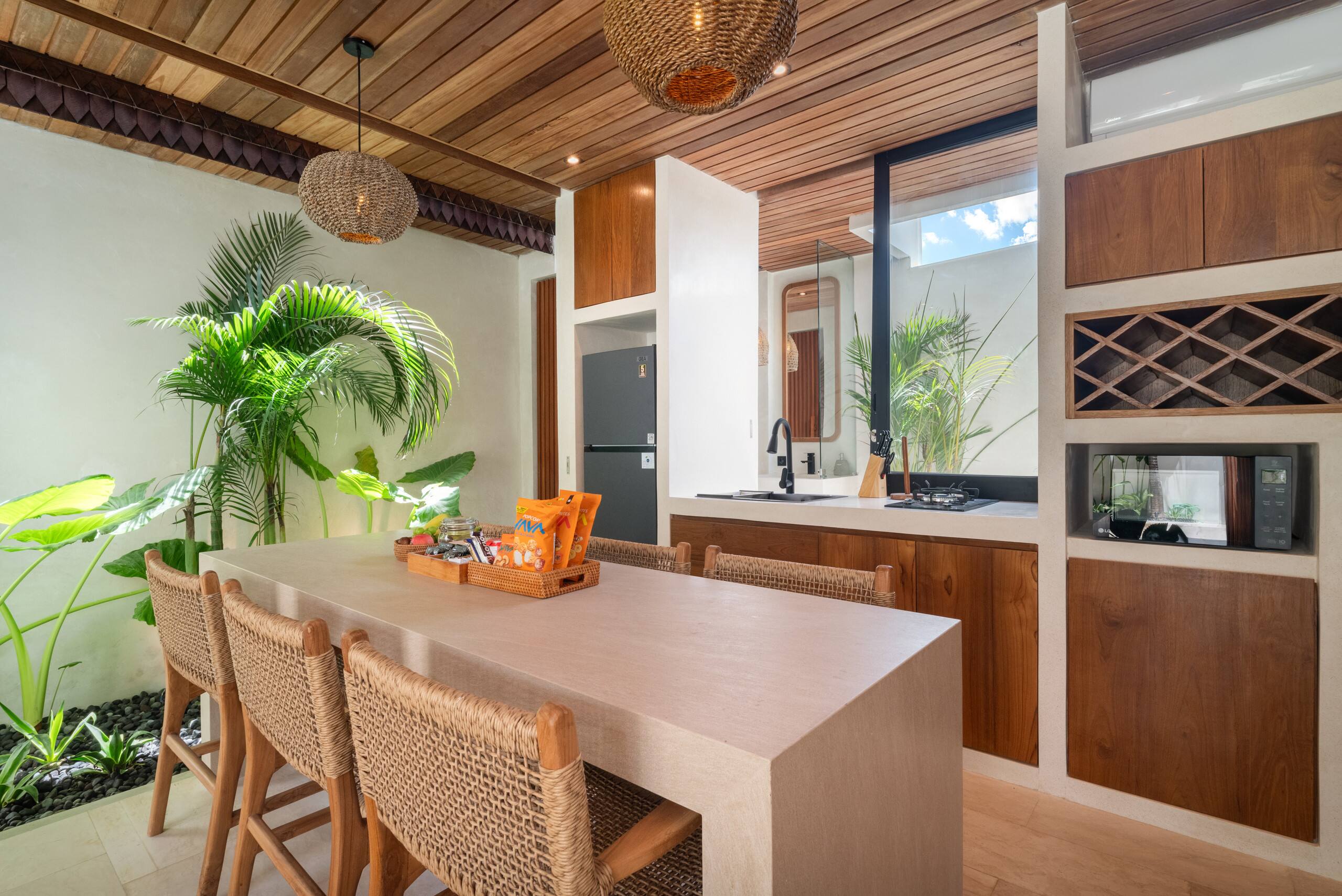 Ventara – Romantic Tropical Escape Near the Beach 18
