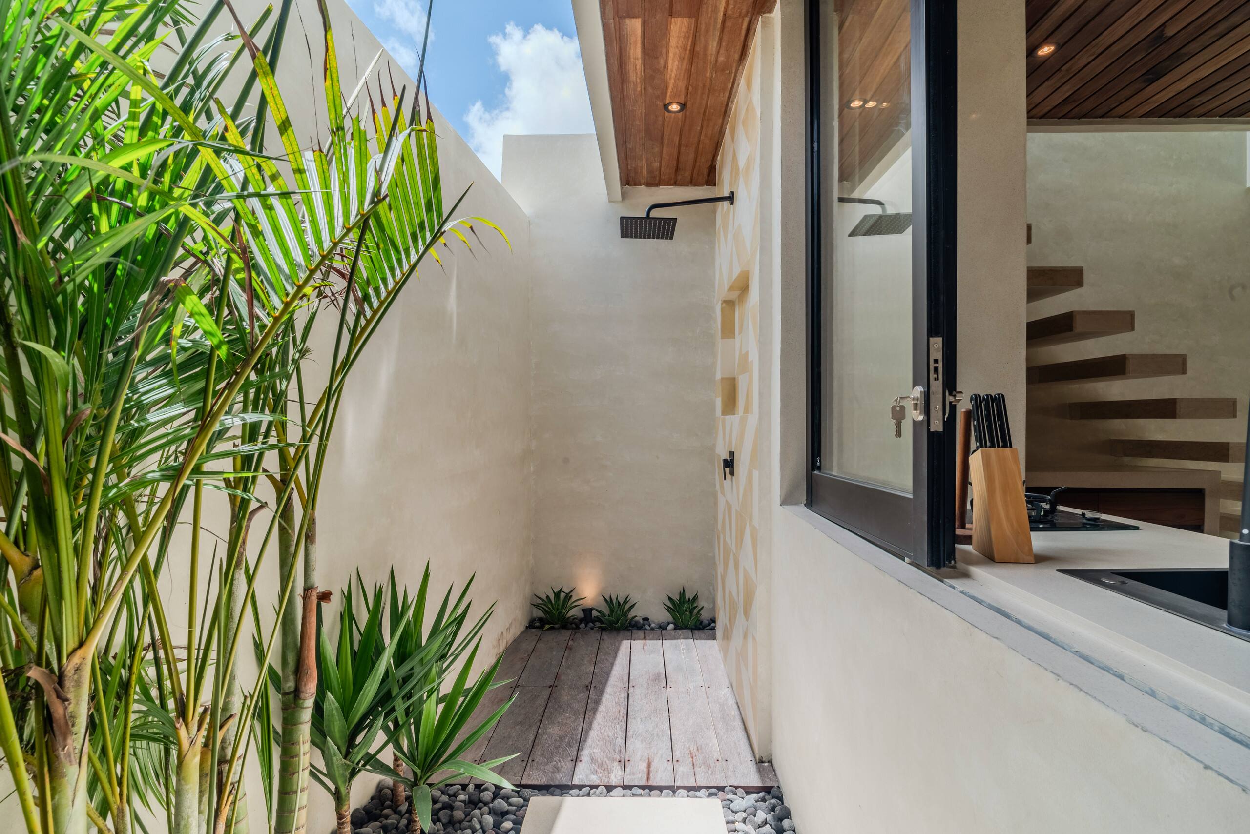 Ventara – Romantic Tropical Escape Near the Beach 30