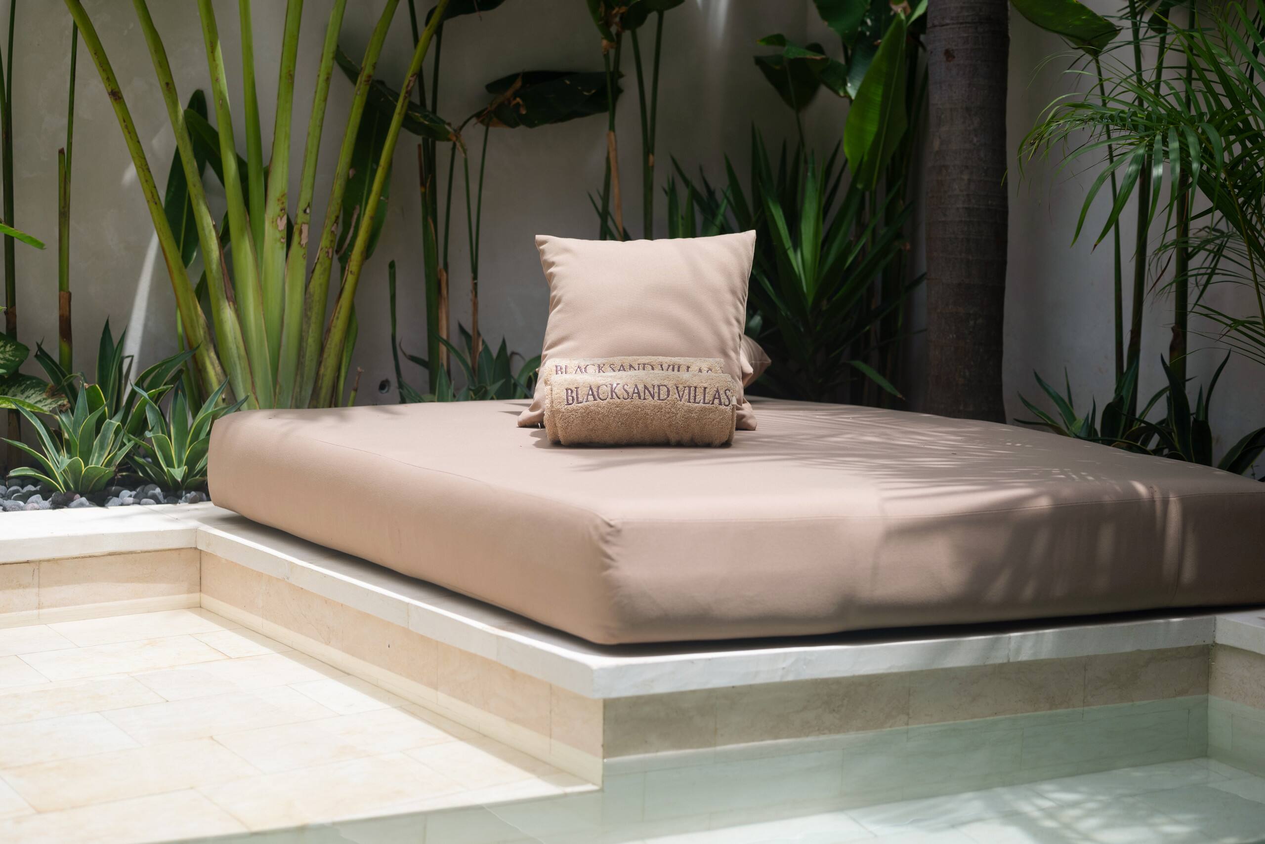 Ventara – Romantic Tropical Escape Near the Beach 35