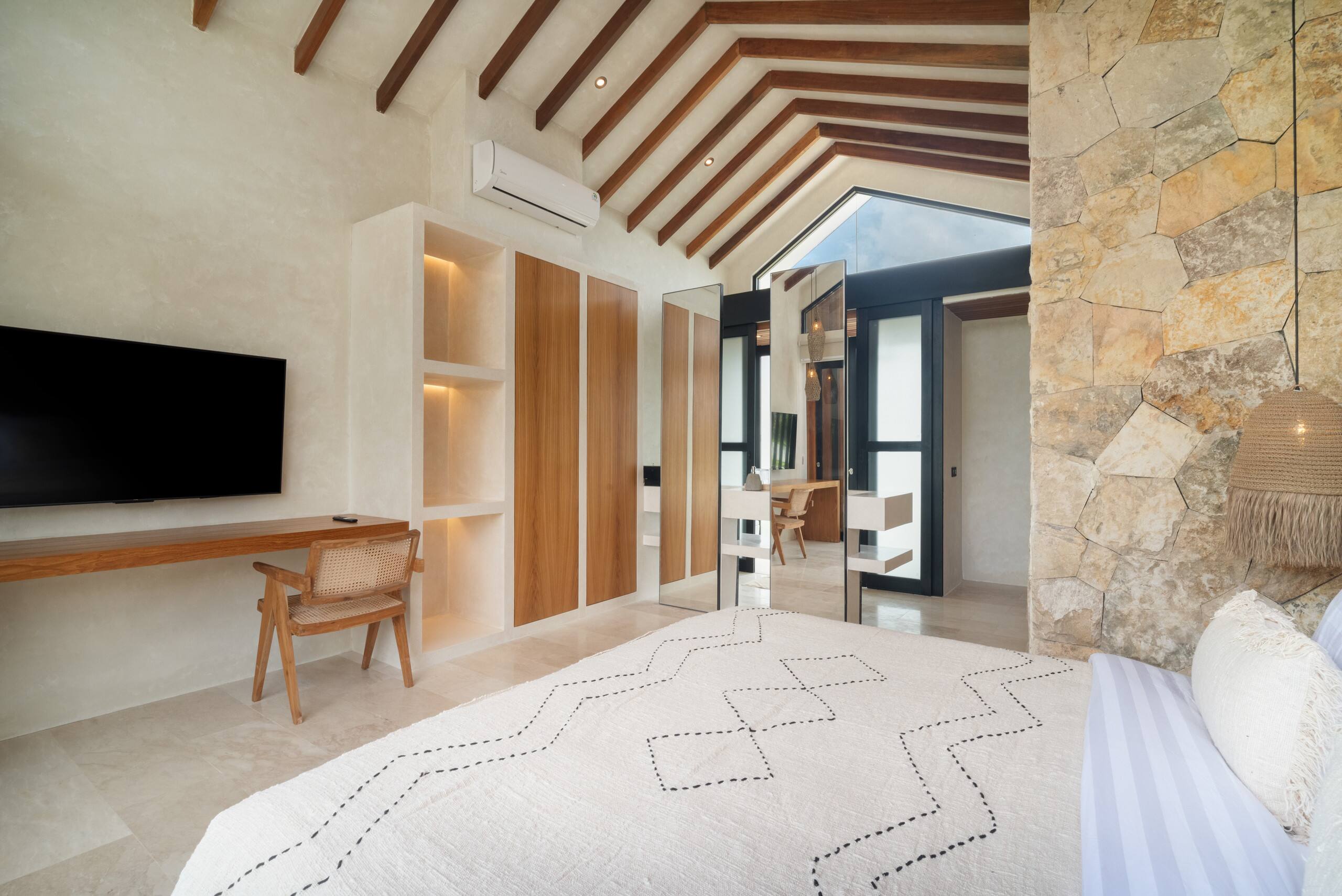 Ventara – Romantic Tropical Escape Near the Beach 22