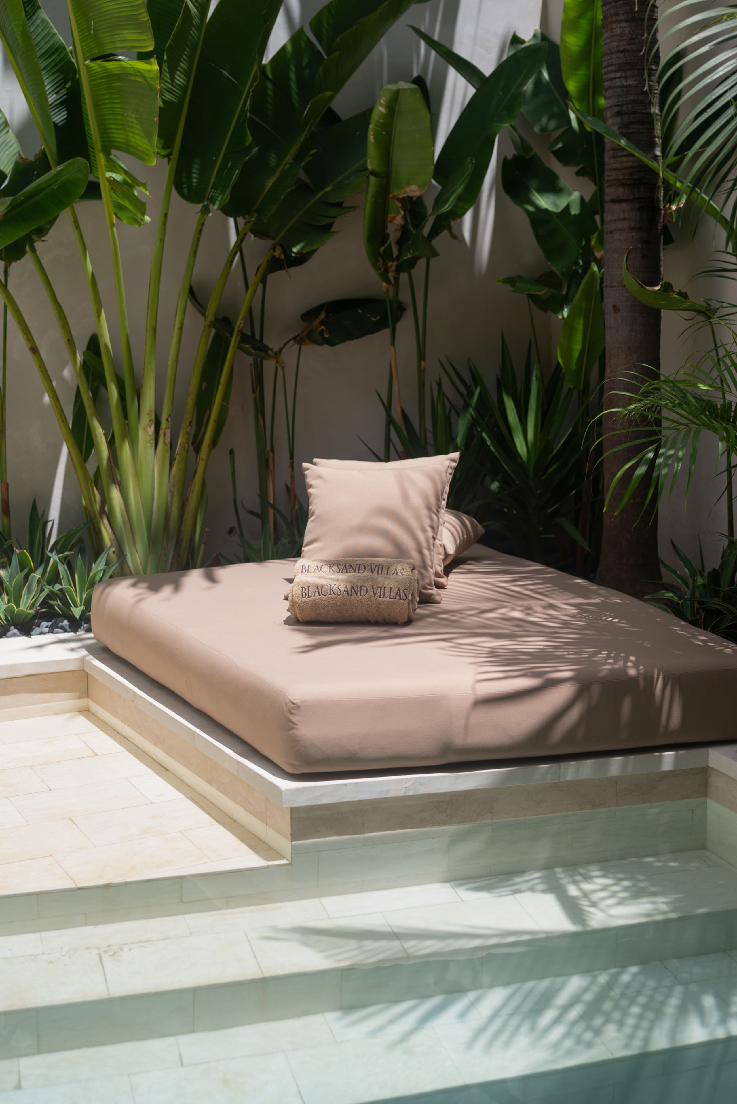 Ventara – Romantic Tropical Escape Near the Beach 38