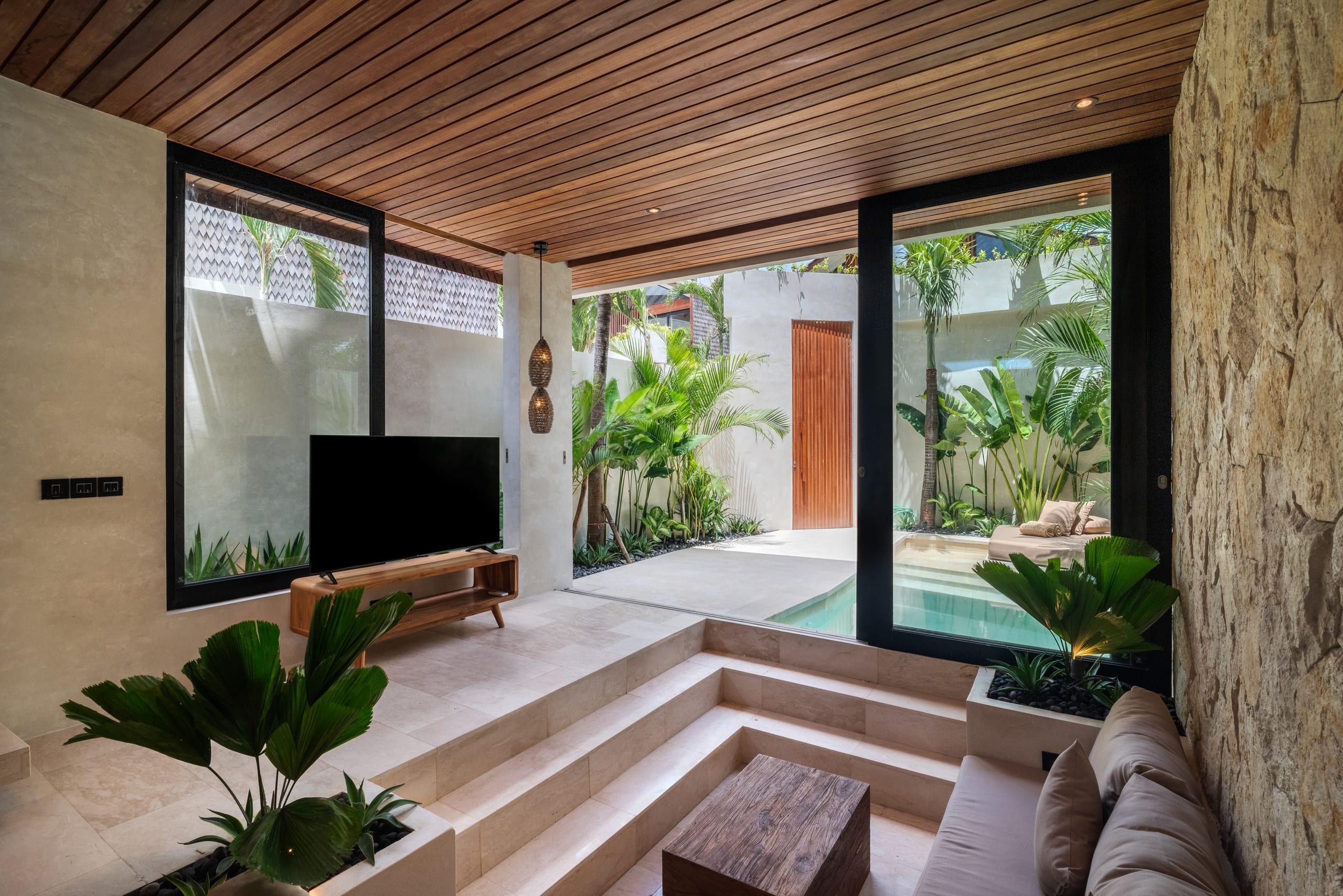 Ventara – Romantic Tropical Escape Near the Beach 9