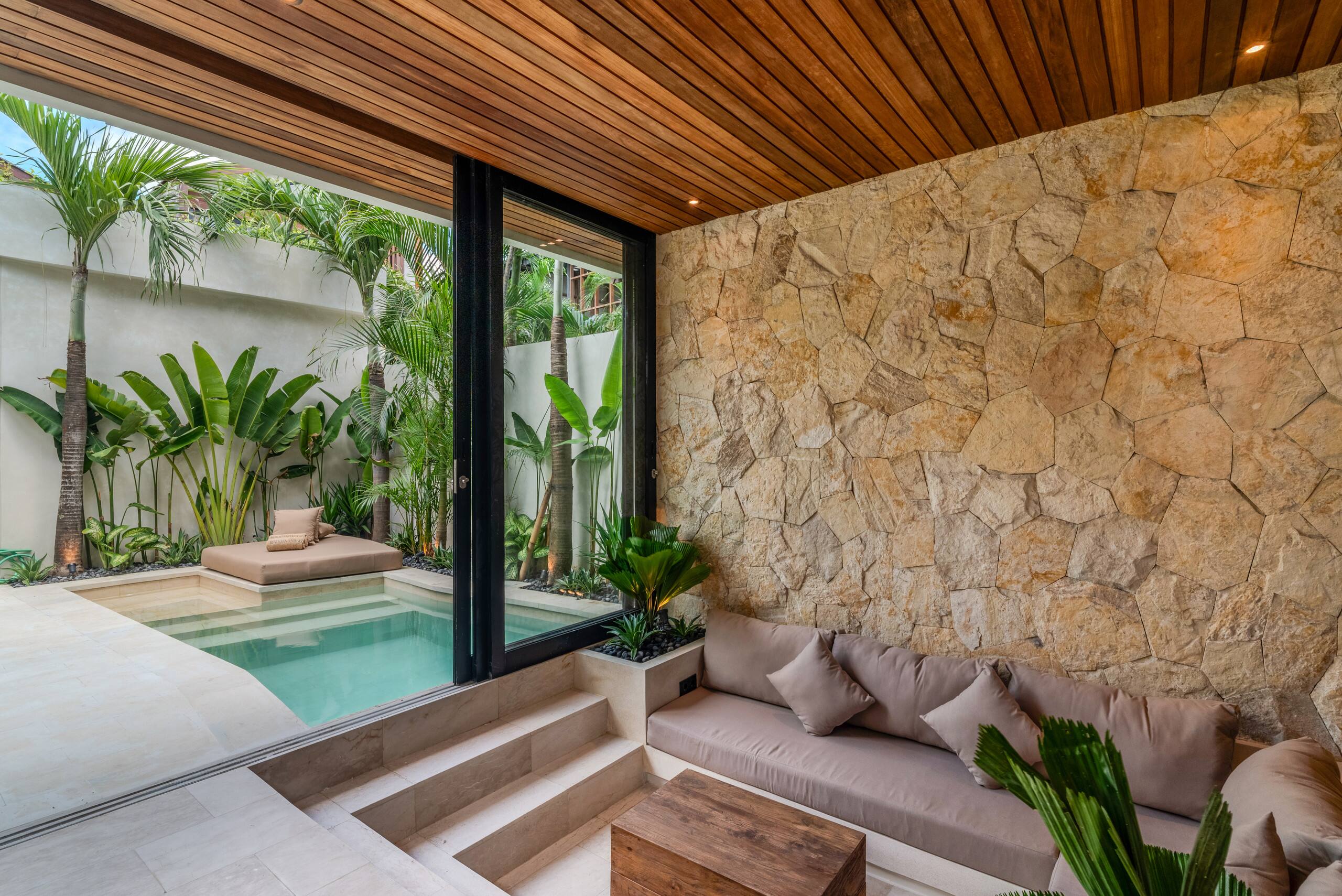 Ventara – Romantic Tropical Escape Near the Beach 8