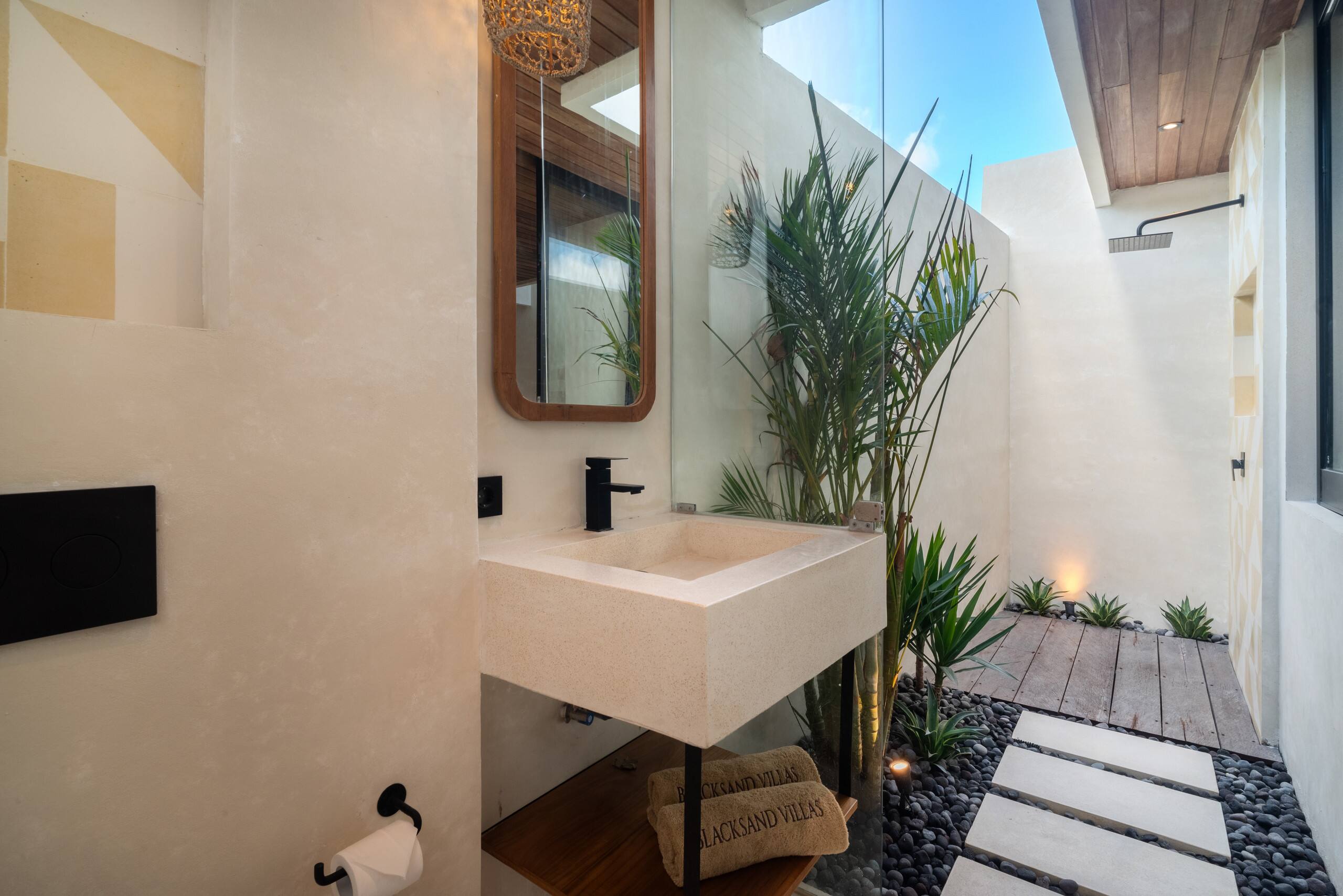 Ventara – Romantic Tropical Escape Near the Beach 29