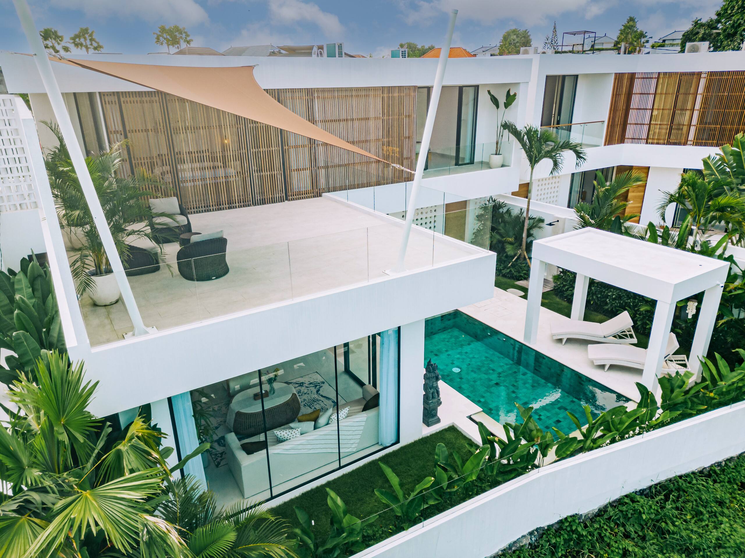 Luxury Chic 2BR w/ Pool – 10" to Batu Bolong Beach