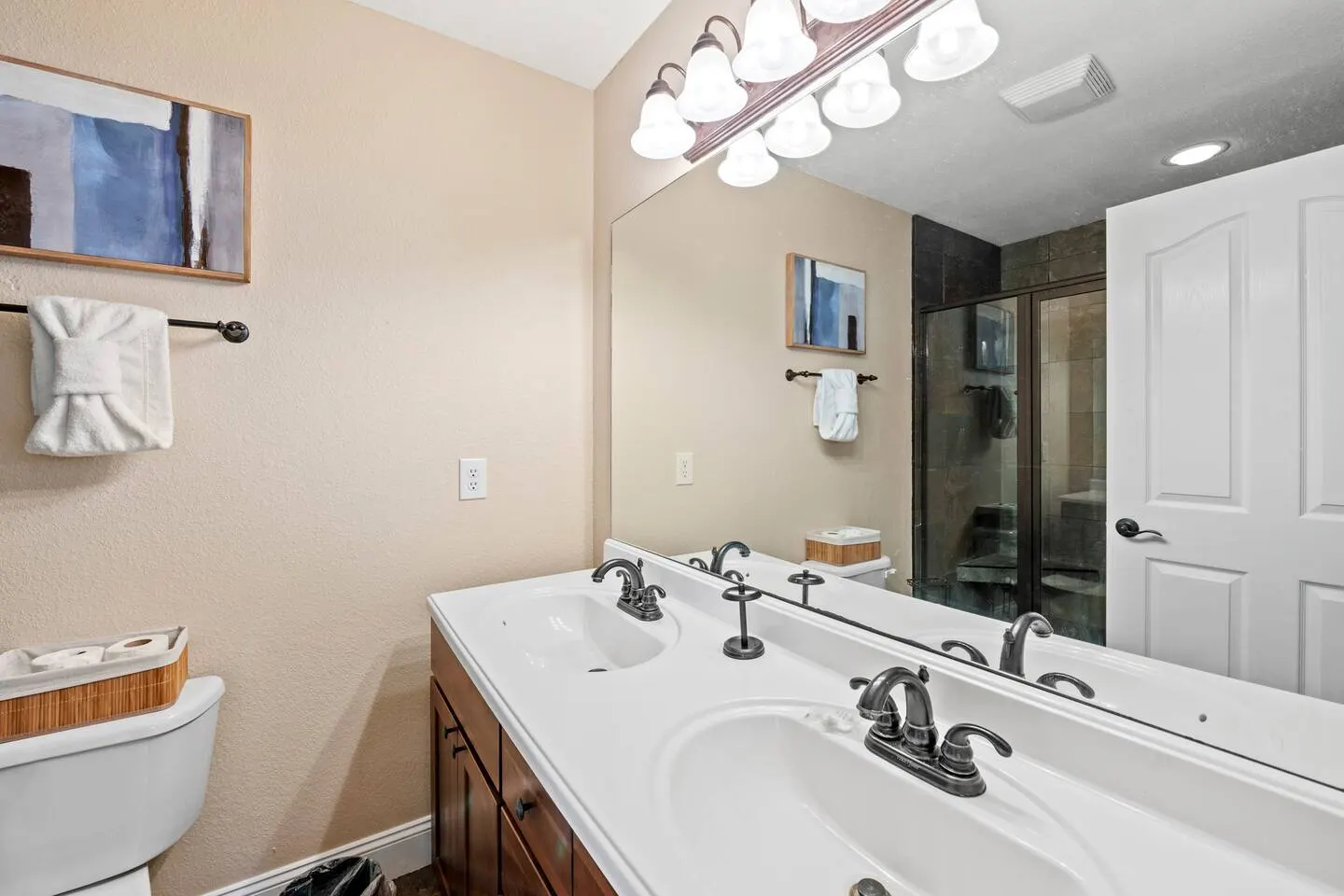 Pigeon Forge Hot Tub Cabin 3BR/3BA, Every Bedroom Has Its Own Bath Game Room 14