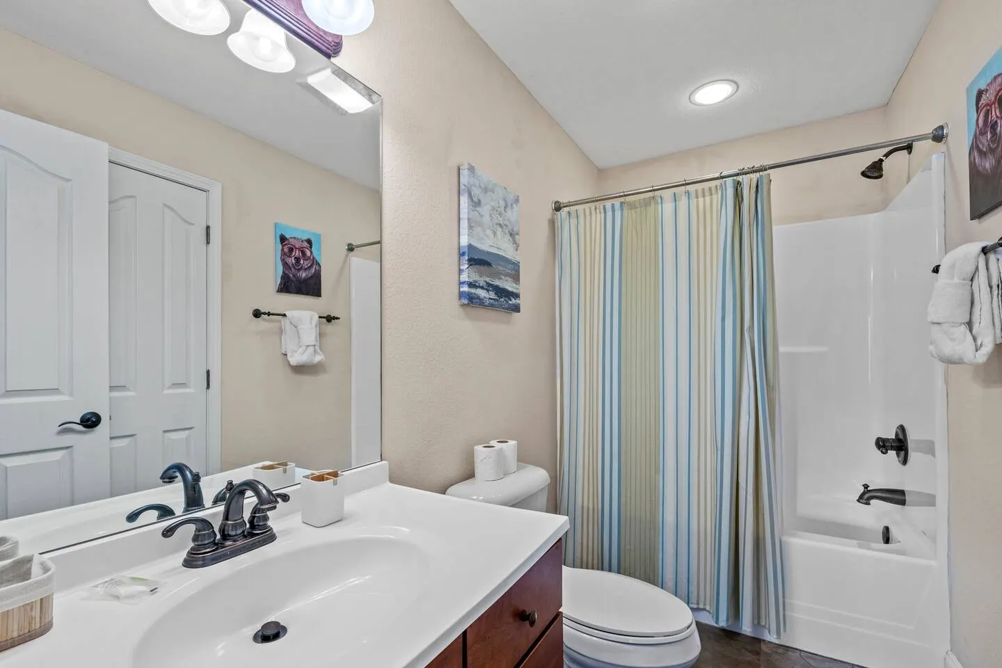 Pigeon Forge Hot Tub Cabin 3BR/3BA, Every Bedroom Has Its Own Bath Game Room 18