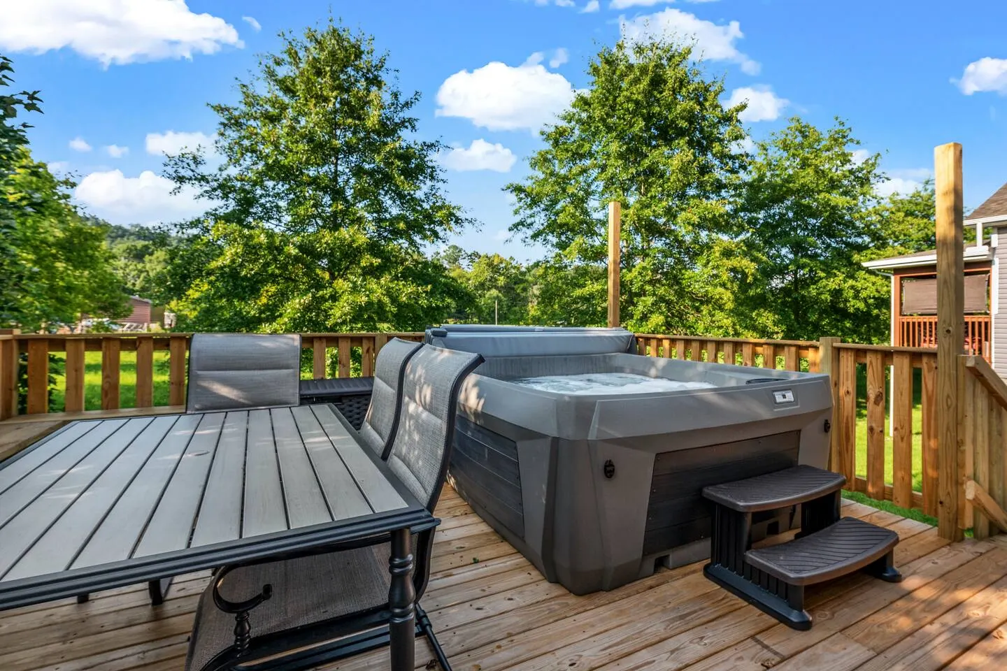 Pigeon Forge Hot Tub Cabin 3BR/3BA, Every Bedroom Has Its Own Bath Game Room 3
