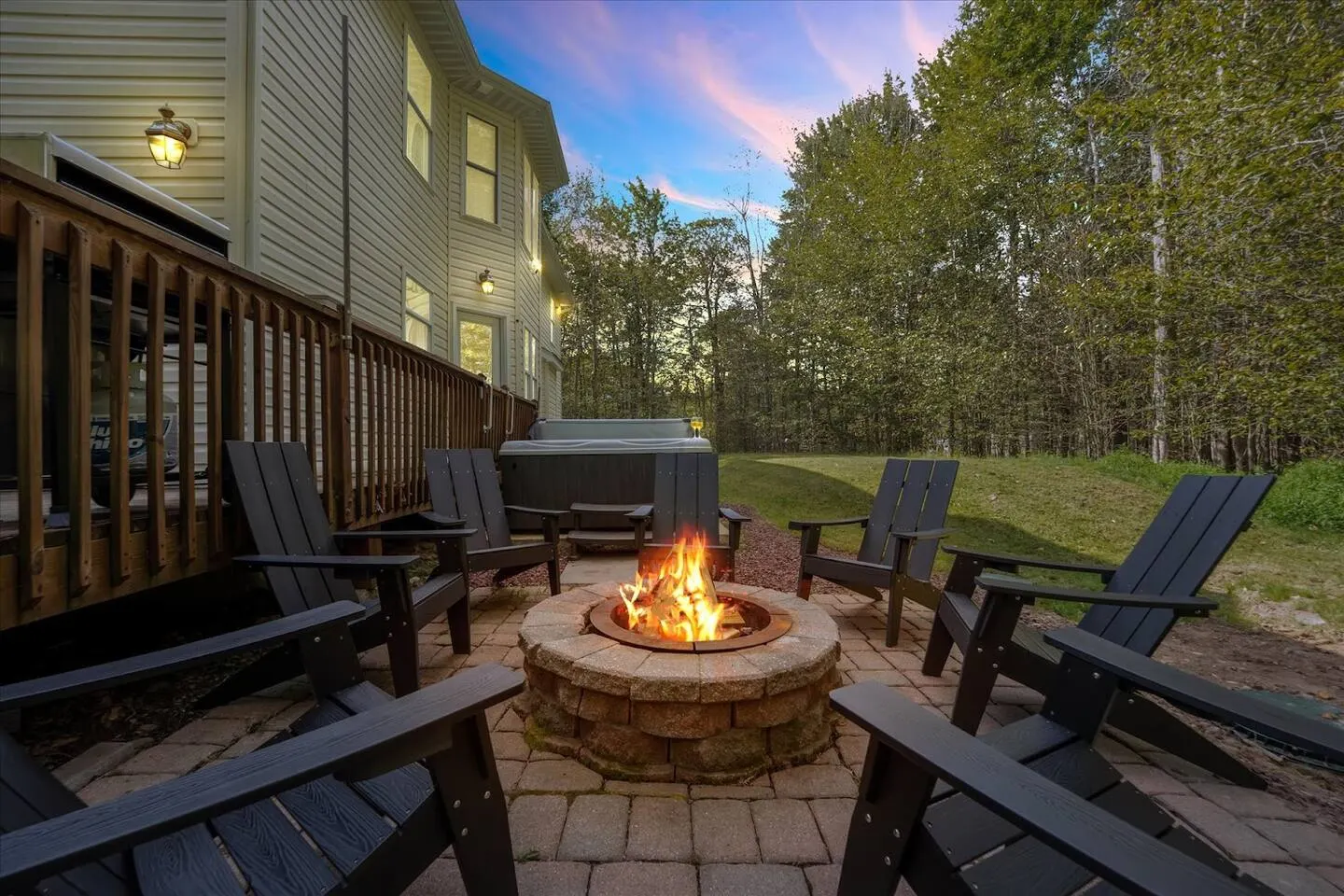 Family Hideaway w/ HotTub Arcade PoolTable FirePit 2