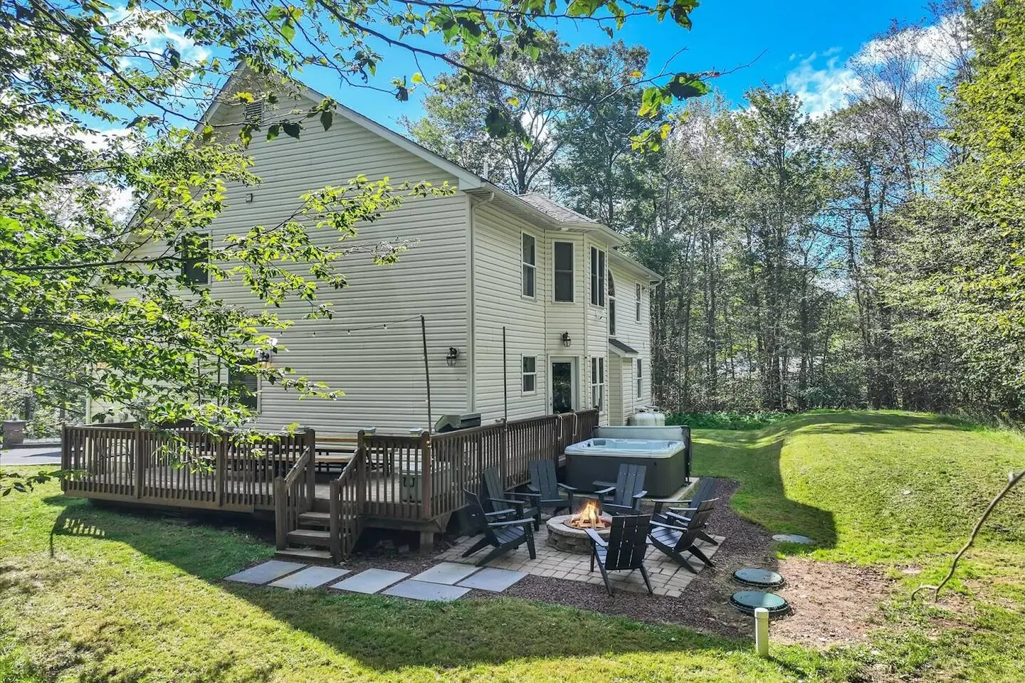 Family Hideaway w/ HotTub Arcade PoolTable FirePit 16