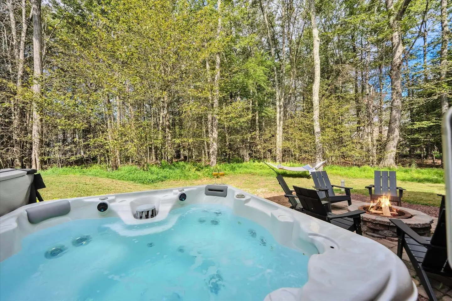 Family Hideaway w/ HotTub Arcade PoolTable FirePit 3
