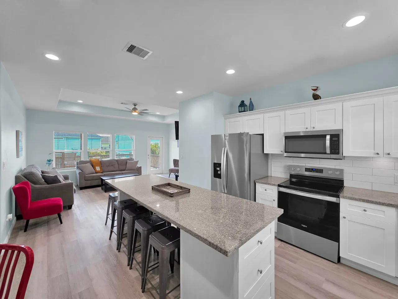 Egret Escape, Sleeps 14, 4 Bedrooms, Fully Fenced Back Yard, Play Set, Walk to Beach, In Town, Pet & Kid Friendly — photo 2