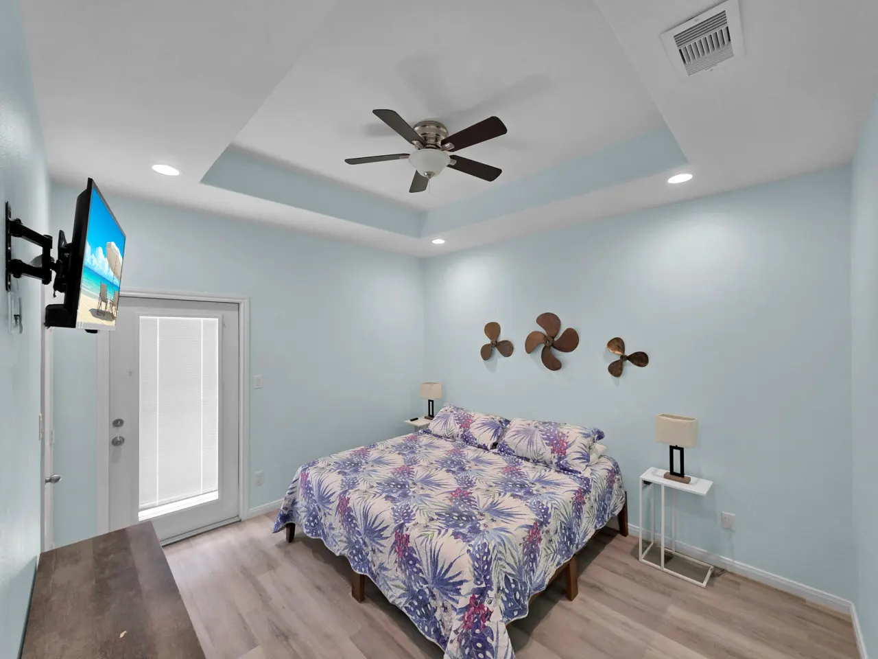 Egret Escape, Sleeps 14, 4 Bedrooms, Fully Fenced Back Yard, Play Set, Walk to Beach, In Town, Pet & Kid Friendly 11