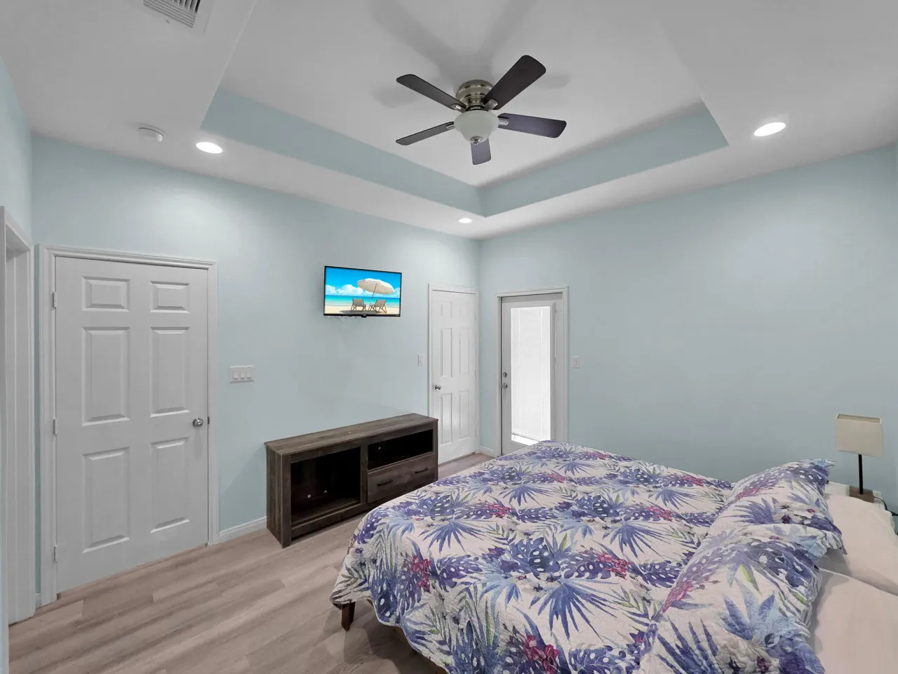 Egret Escape, Sleeps 14, 4 Bedrooms, Fully Fenced Back Yard, Play Set, Walk to Beach, In Town, Pet & Kid Friendly 12