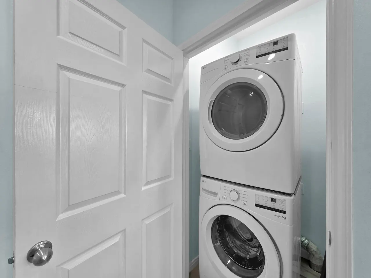 Egret Escape, Sleeps 14, 4 Bedrooms, Fully Fenced Back Yard, Play Set, Walk to Beach, In Town, Pet & Kid Friendly 16