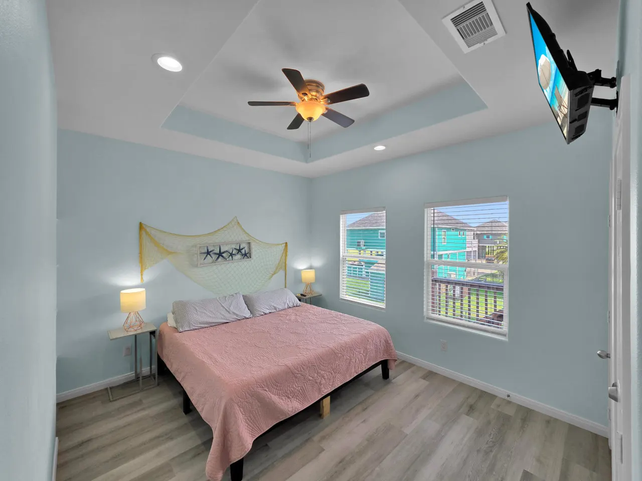 Egret Escape, Sleeps 14, 4 Bedrooms, Fully Fenced Back Yard, Play Set, Walk to Beach, In Town, Pet & Kid Friendly 8