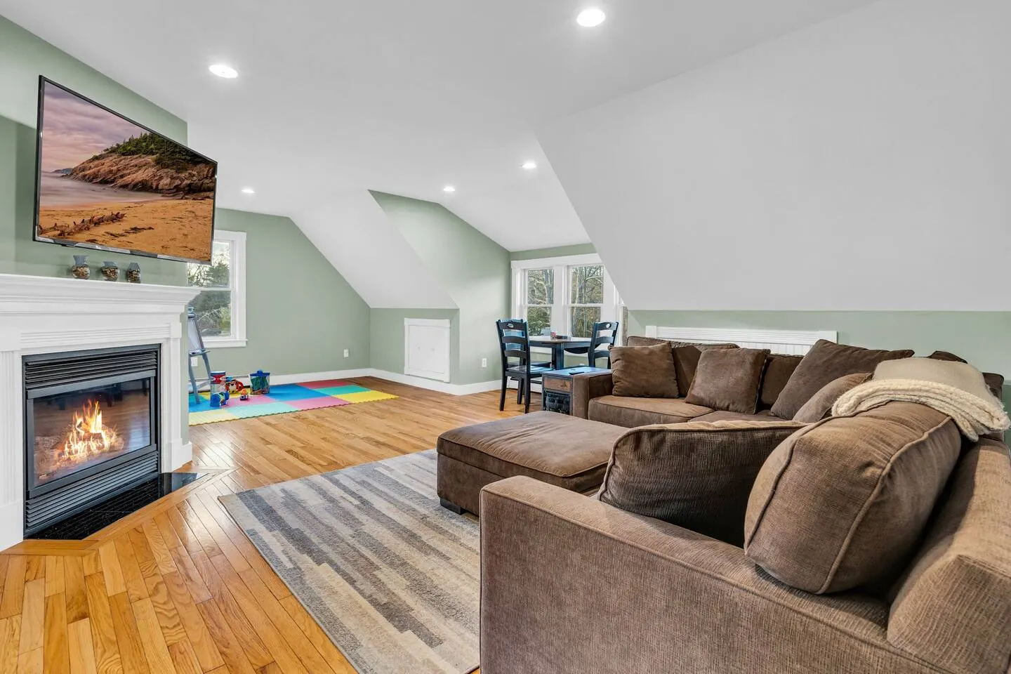 Fenced Yard | King Bed | Close 2 Beaches & Kport — photo 4
