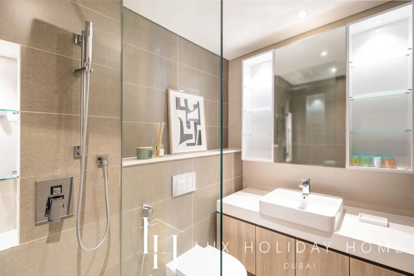 LUX LIV Contemporary Full Marina View Suite 14