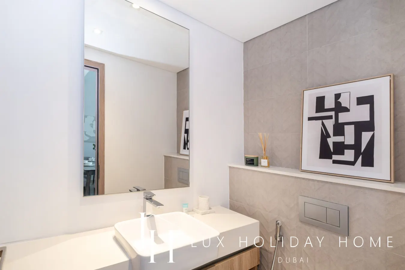 LUX LIV Contemporary Full Marina View Suite 15