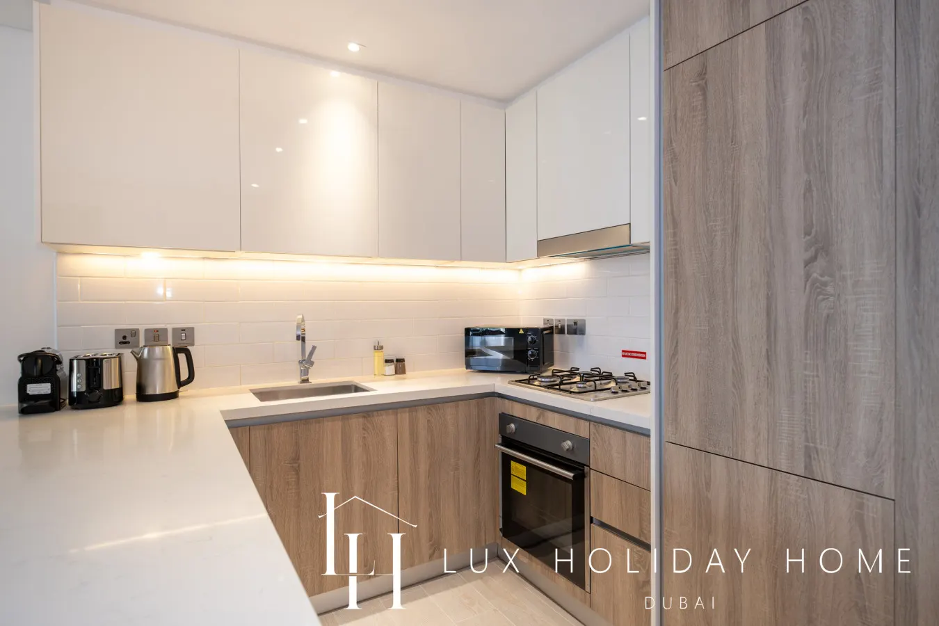 LUX LIV Contemporary Full Marina View Suite 16