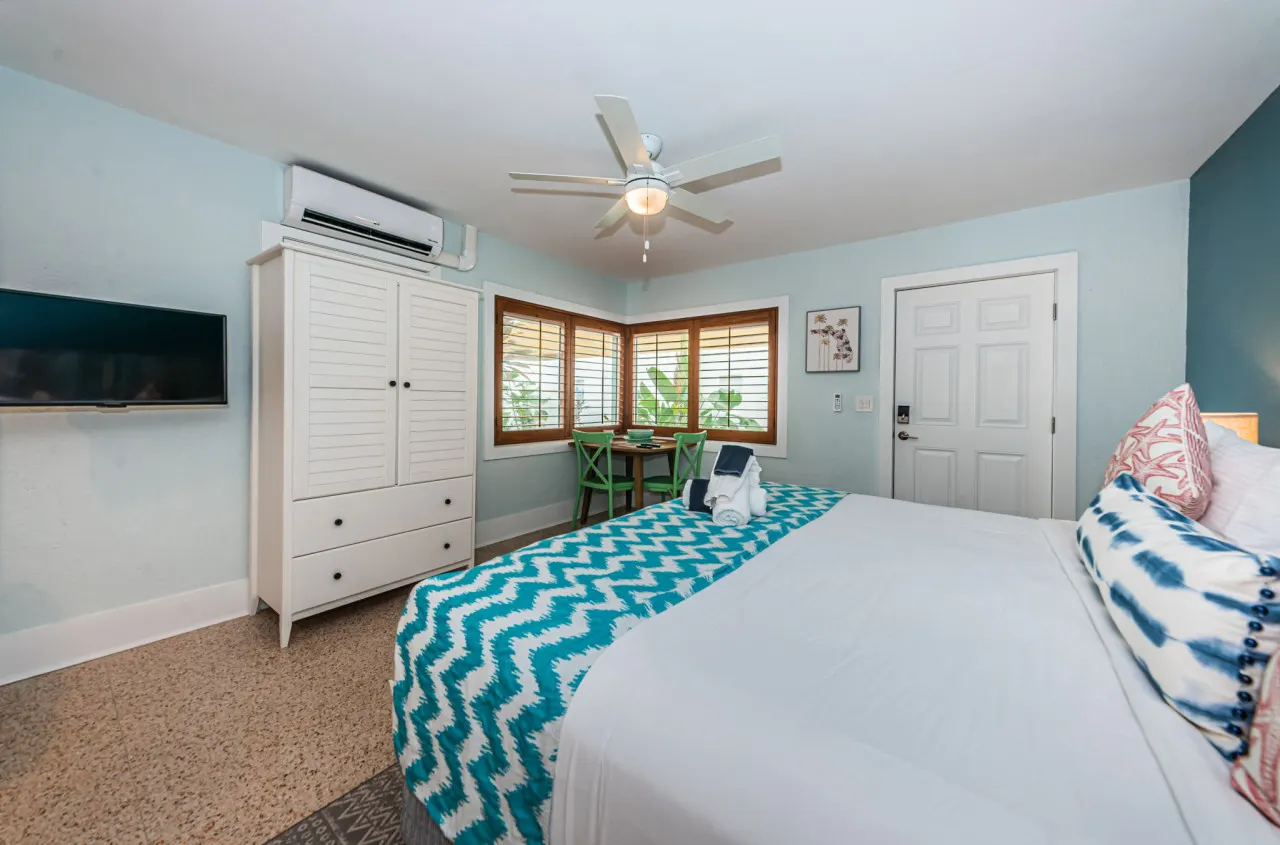 Large Studio King (Handicap Accessible) 2
