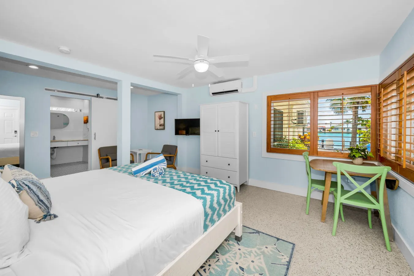 Large Studio King (Handicap Accessible) 3