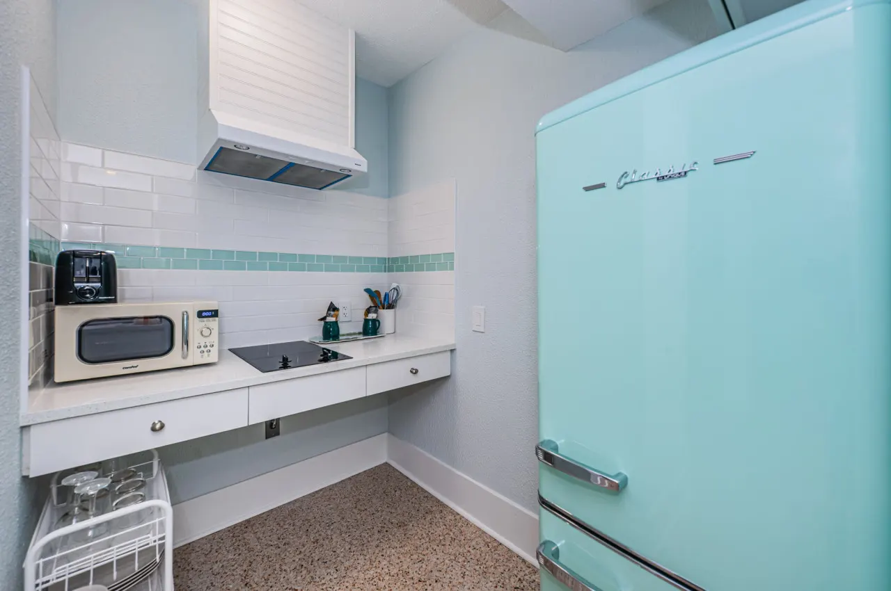 Large Studio King (Handicap Accessible) 7