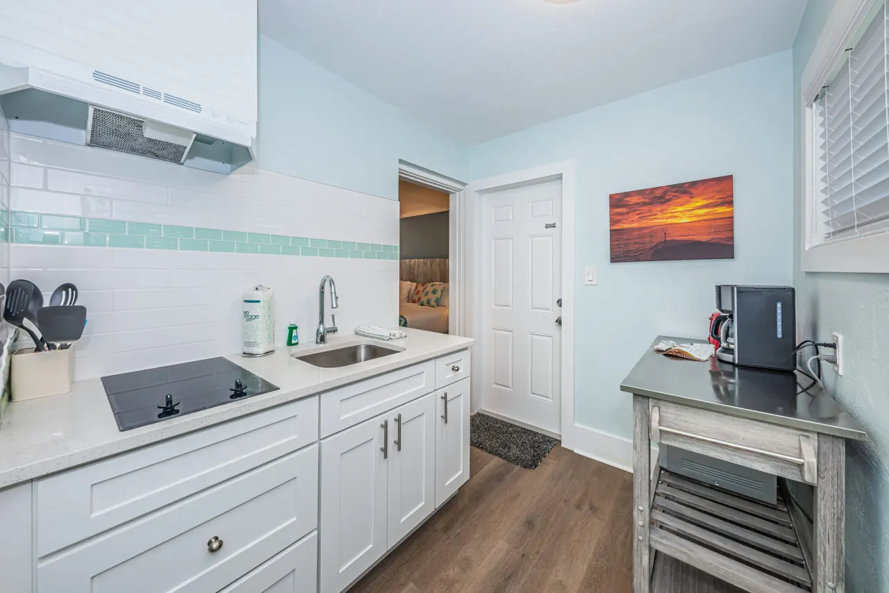 Large Studio King (Handicap Accessible) 8