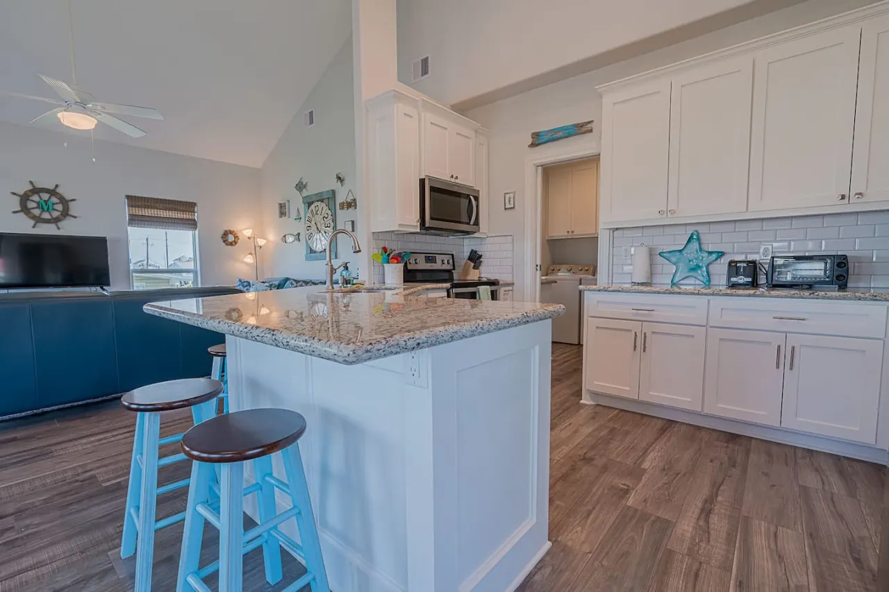 The Coast is Clear! Great Home By Beach & Bay 10