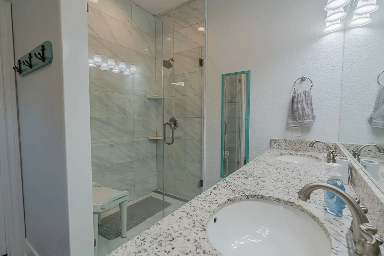 The Coast is Clear! Great Home By Beach & Bay 12