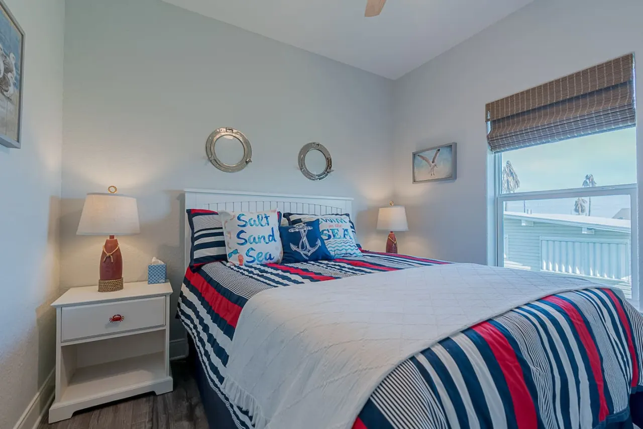 The Coast is Clear! Great Home By Beach & Bay 15