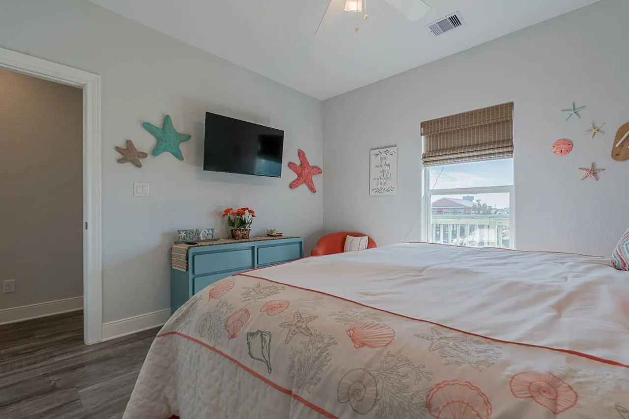 The Coast is Clear! Great Home By Beach & Bay 16